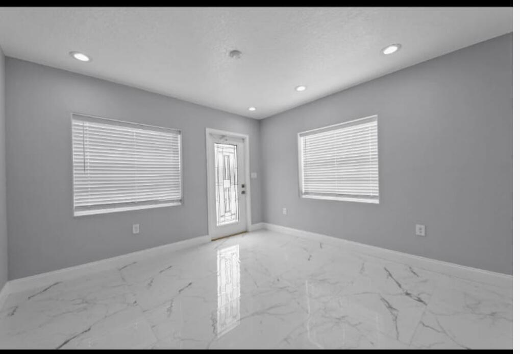 Building Photo - 209 3rd St