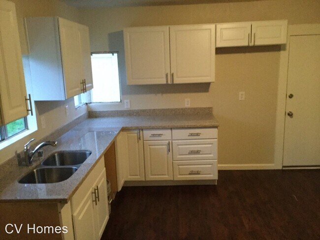 Foto del edificio - 3 br, 1 bath House - 793 N. Acacia Ave.