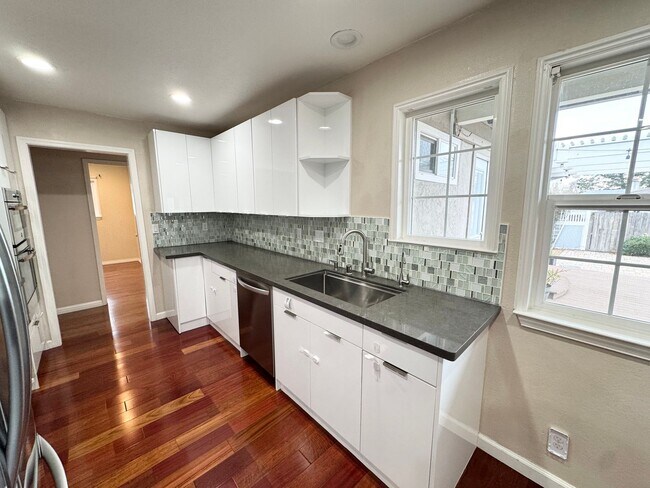 Foto del edificio - Great Shape Townhome in Pleasanton with shared driveway