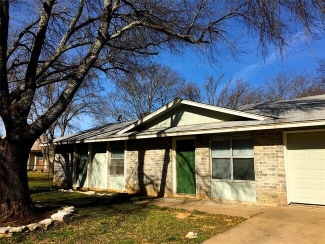 Building Photo - 1602 Sagebrush Dr