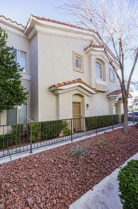 Primary Photo - Downstairs condo located in Summerlin