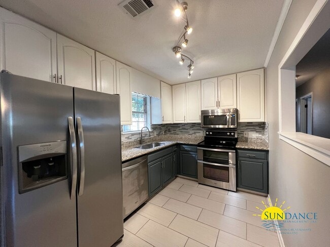 Building Photo - Renovated 3 Bedroom Home in Crestview!