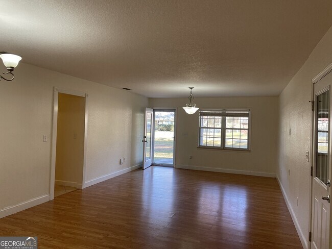 Building Photo - 89 River Oaks St