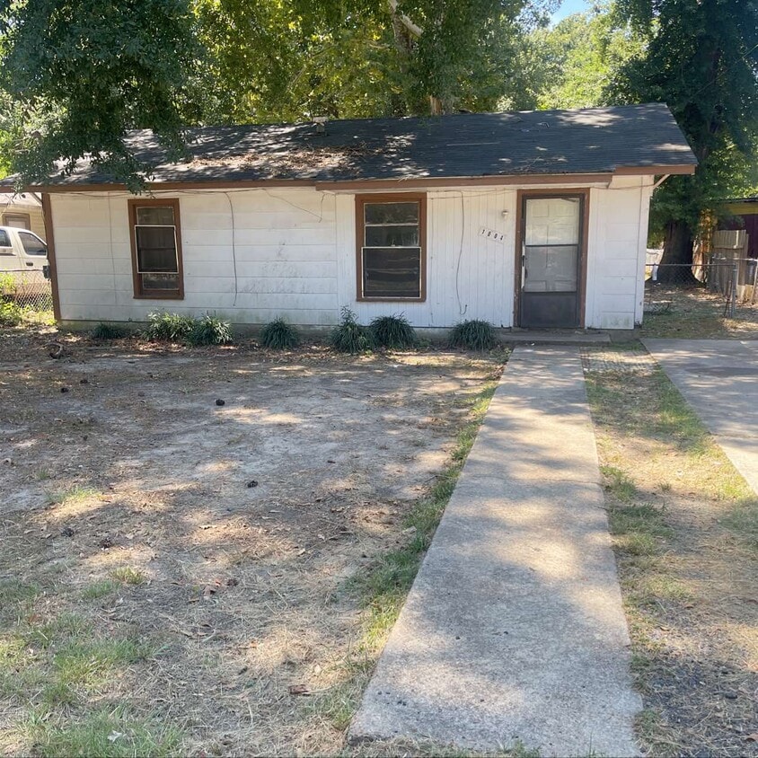 Primary Photo - 1004 S 7th St