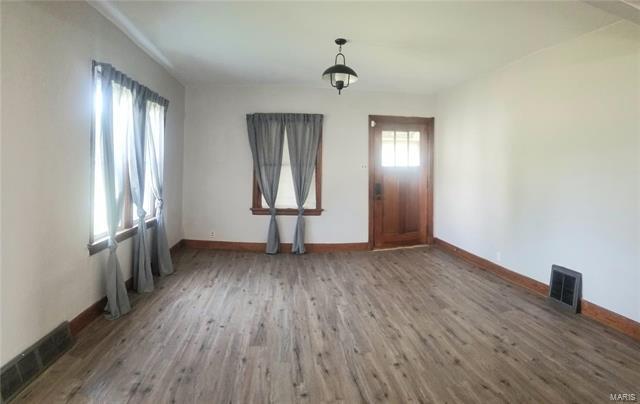 Foto del edificio - 17 N Service Rd