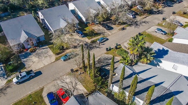 Building Photo - 3047 Royal Palm Way