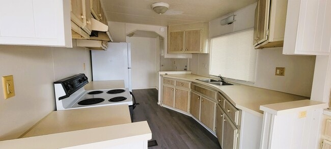 Building Photo - 160 Caloosa Lake Cir N