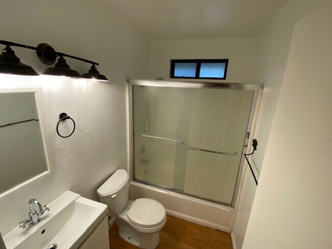 Foto del edificio - 982 Woodland Dr