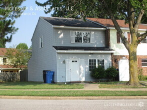 Building Photo - 2318 Sedgewick Dr