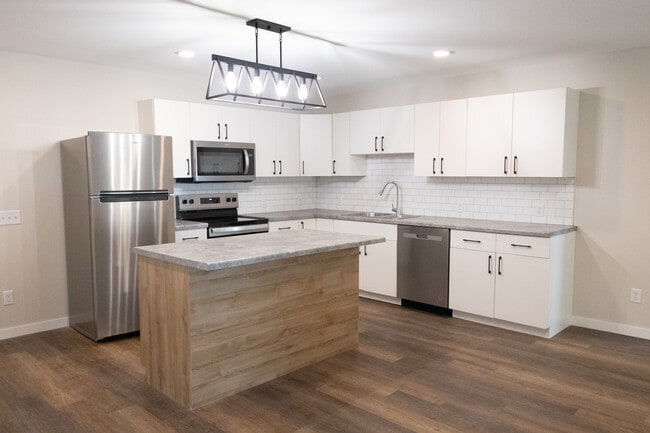 Building Photo - Riverview Apartments