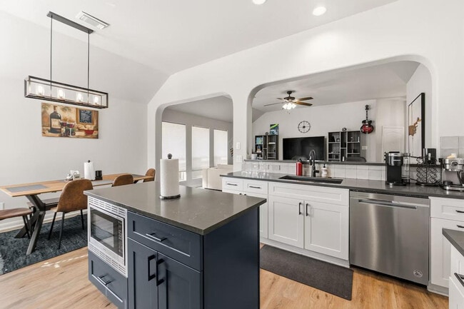 Building Photo - 12001 Dessau Rd