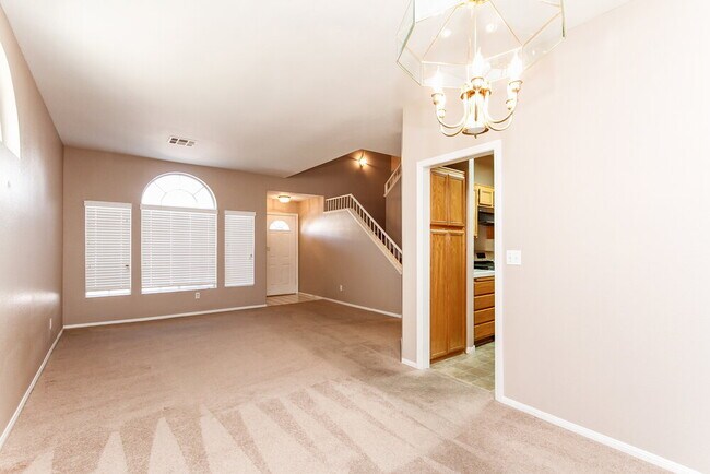 Foto del edificio - 6055 Autumn Rose Way