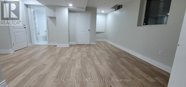 Building Photo - 6 Banting Crescent