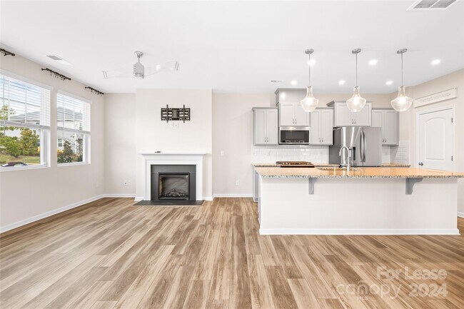 Building Photo - 11040 Chalkbark Ln