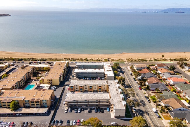 Building Photo - Outrigger Apartments