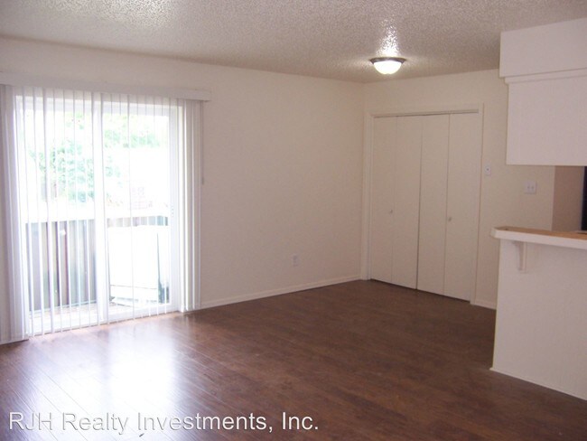Foto del edificio - 1311 Glen Oaks Ct
