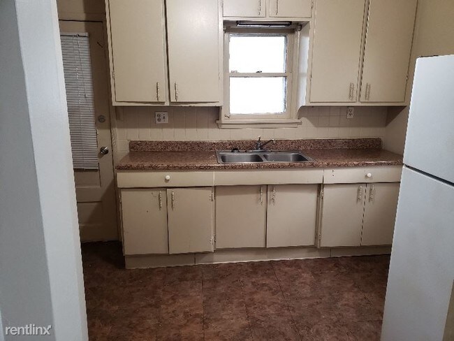 Foto del edificio - 4820 Stickney Ave