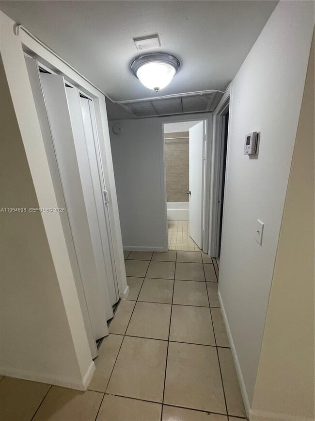 Foto del edificio - 9700 Hammocks Blvd