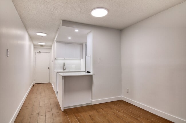 Building Photo - 2285 Rue St Mathieu