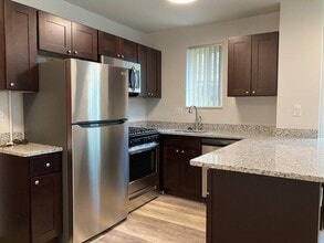 Building Photo - 912 Oakland Ave