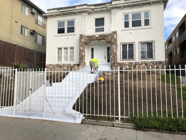 Building Photo - 420 S Berendo St