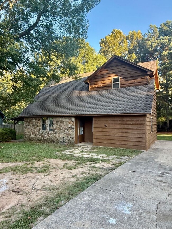 Building Photo - 92 Sycamore Cir