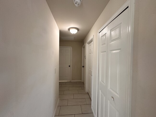 Foto del edificio - 2212 SW Santa Barbara Pl