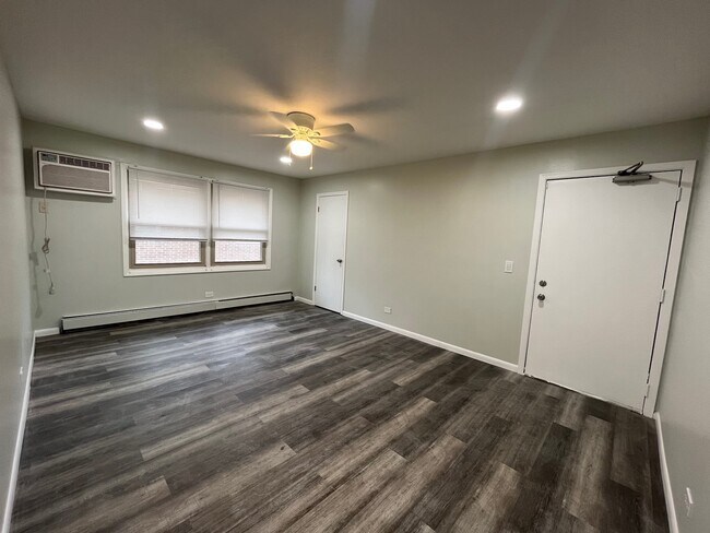 Foto del edificio - 115 S Whispering Hills Dr