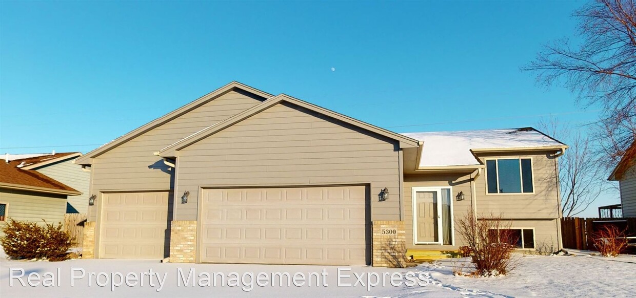 Foto principal - 4 br, 2 bath House - 5300 S Galway Ave