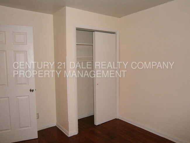 Building Photo - 803 Fahs St