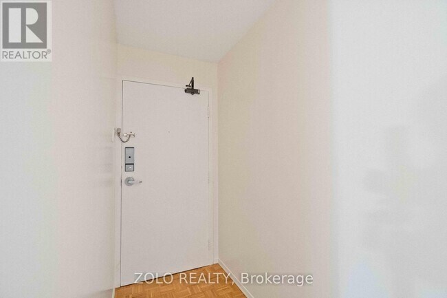 Building Photo - 475-1475 Laurier Ave W