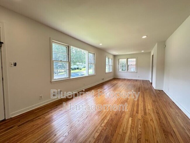 Foto del edificio - 9836 Redcliff Rd