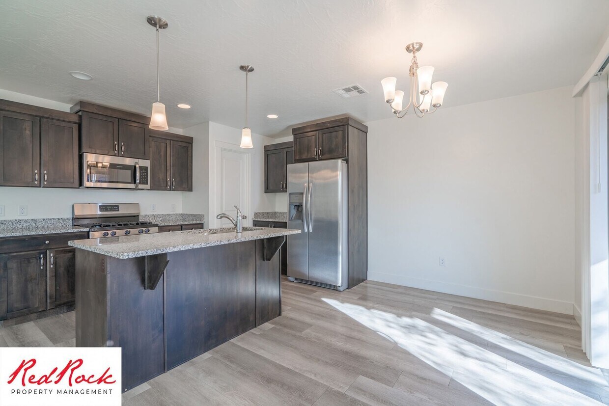 Primary Photo - 4 Bed/2.5 Bath Townhome in Desert Bluff!
