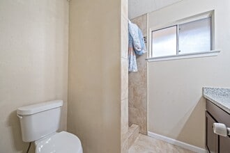 Building Photo - 11111 Longcommon Dr