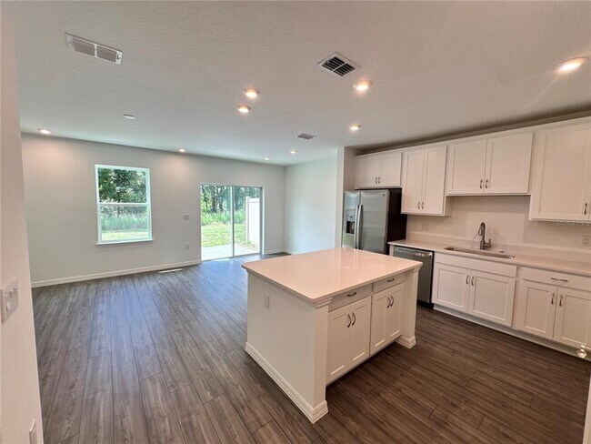 Foto del edificio - 3031 Jessamine Dr