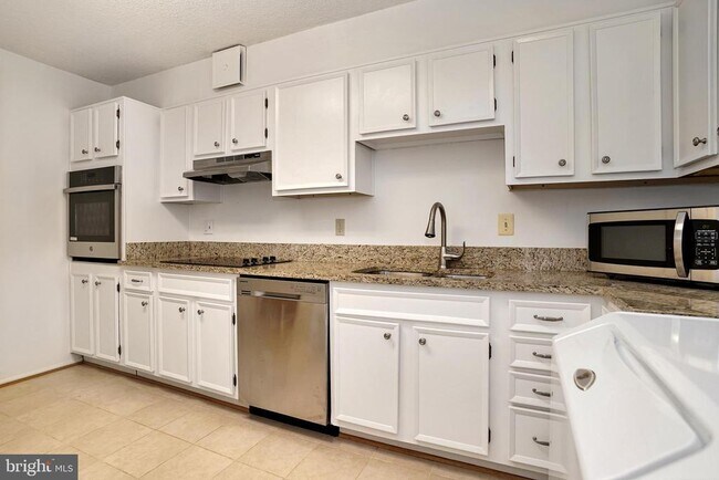 Foto del edificio - 5903 Mt Eagle Dr