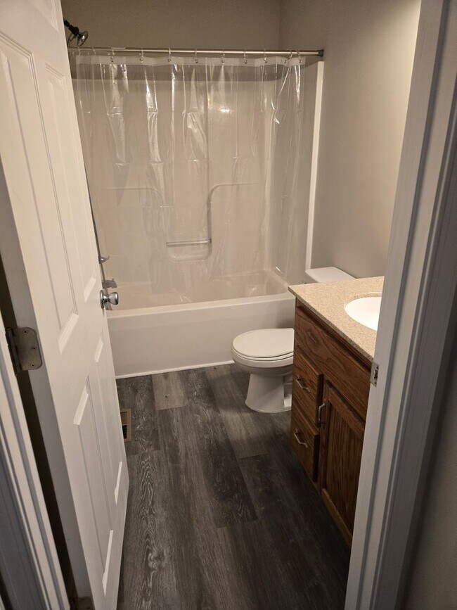 Foto del edificio - 2 bed 1 bath Duplex Blackstone-Convenient to Fort Pickett