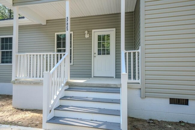 Building Photo - 37425 Mutiny Dr