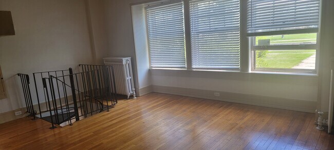 Living room - 6008 8th Ave