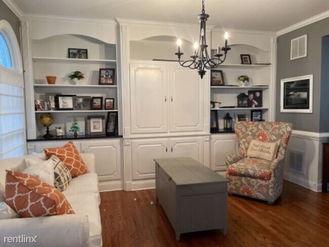 Building Photo - 5 br, 4.5 bath House - 212 Oakwood Dr