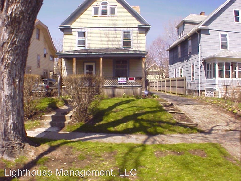 Primary Photo - 6 br, 2 bath House - 120 Strong St.