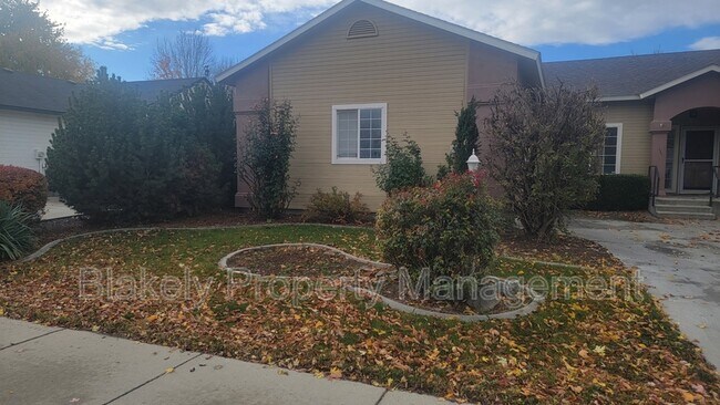 Building Photo - 917 W Greenhead St