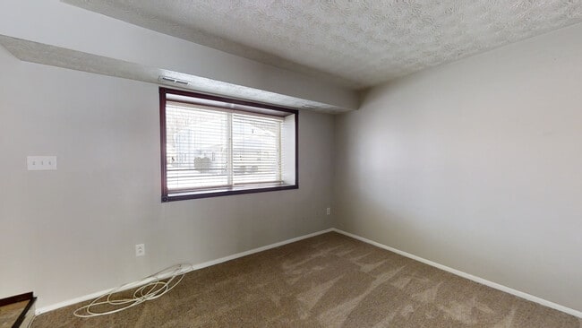 Building Photo - 137 Norwich Dr