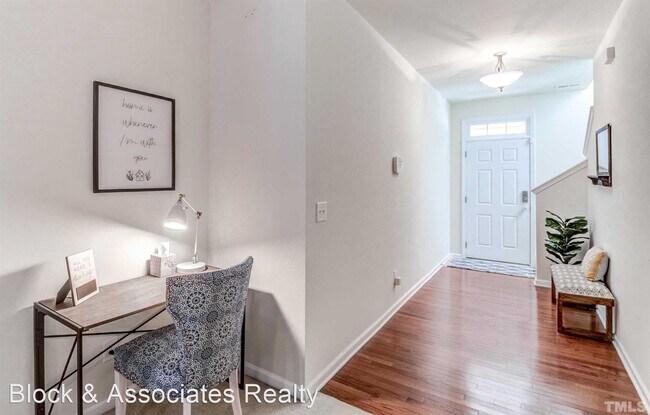 Building Photo - 3 br, 2.5 bath House - 708 Mardonie Reach ...