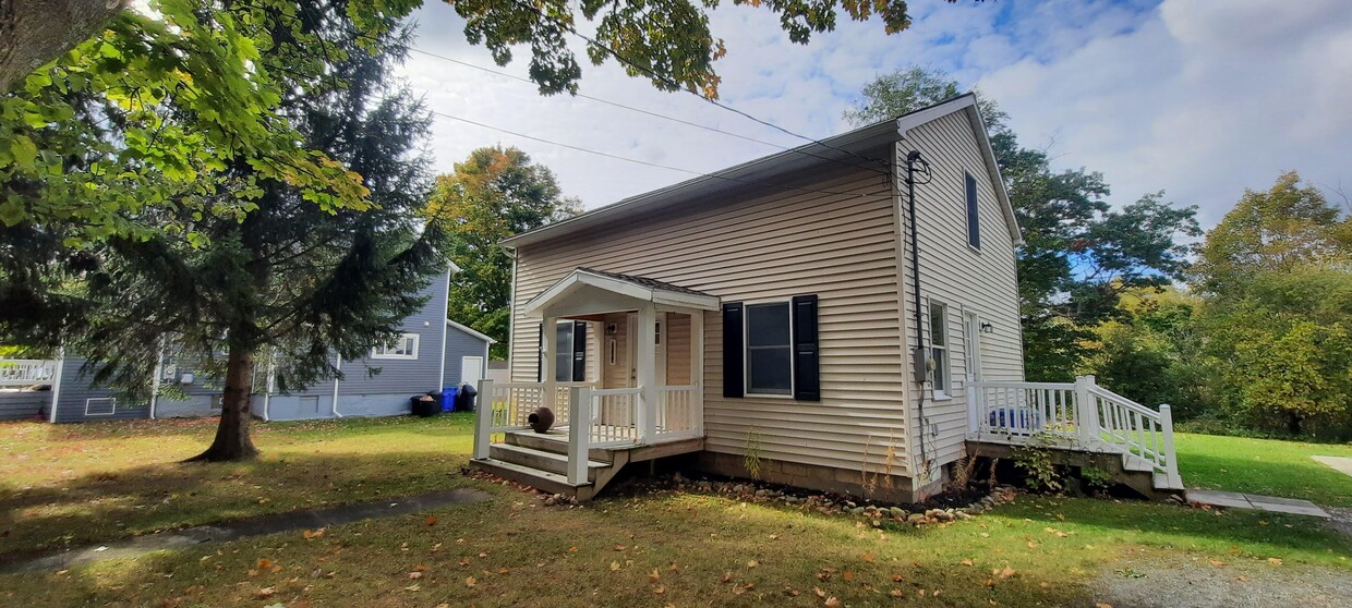 Primary Photo - 588 Mahar St
