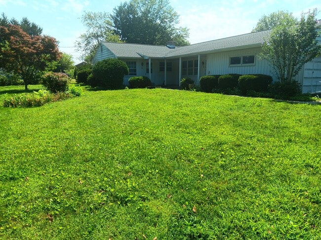Building Photo - 4 Hemlock Dr