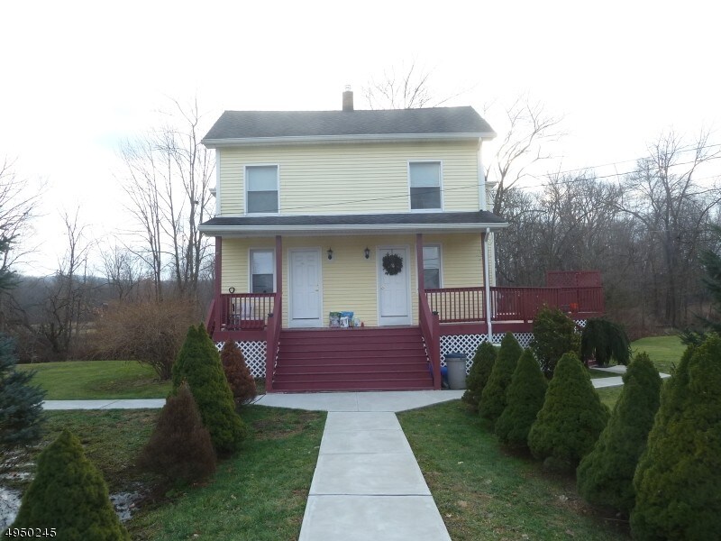 Primary Photo - 132 Willow Grove St
