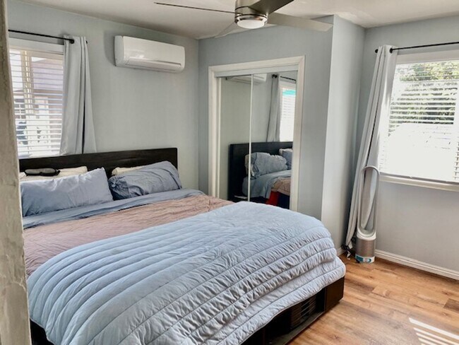 Foto del edificio - Darling 2 bedroom, 1 bath Single Family Home