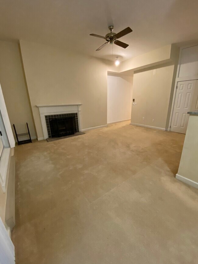 Building Photo - 515 Trinity Plz