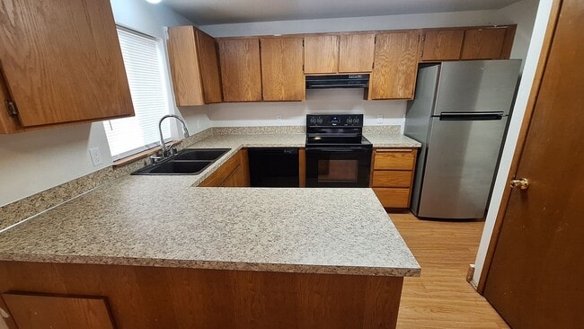 Foto del edificio - Move in ready 3 bed 2 bath home with 1 car...